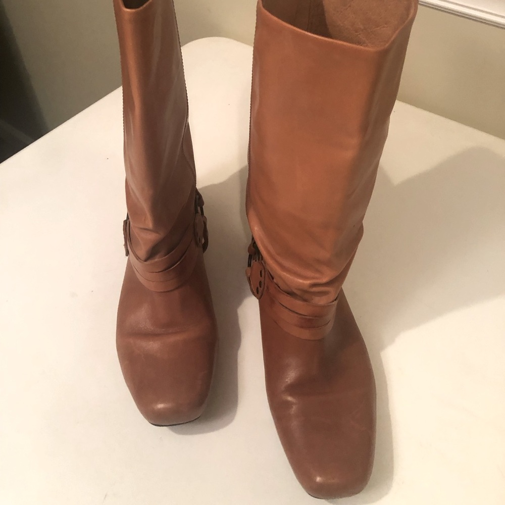 FRYE light brown or dark tanish if you please.